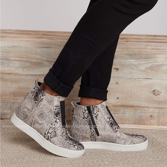 Mia | Snake Print Hidden Wedge Shoe/ Bootie | Size 10 Womens | NEW!!🖤🐍 - Picture 1 of 11